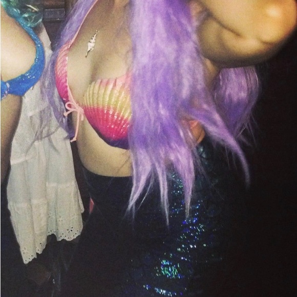 Hand Painted Shells/ Mermaid Top 🧜🏽♀️🐚 - Picture 3 of 4